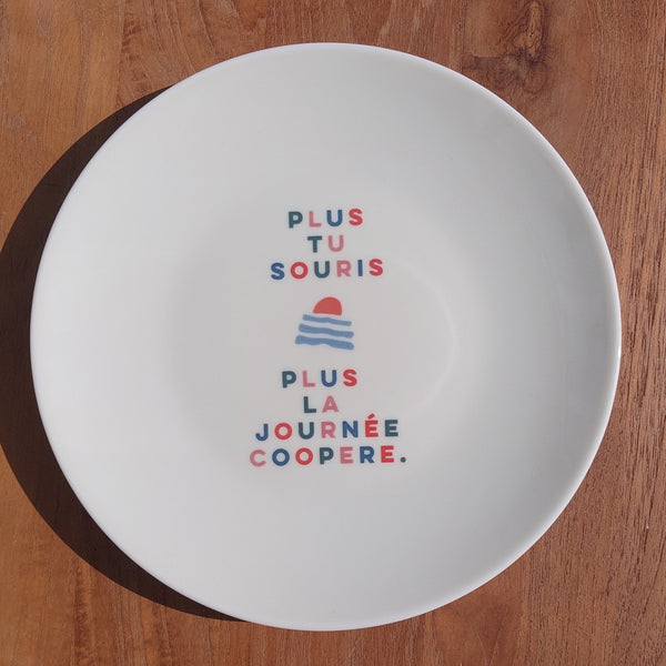 Petite assiette "Plus tu souris, plus la journée coopère"