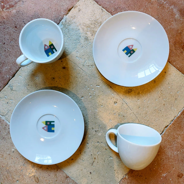 Tasse à café et sous-tasse "Maison surprise"